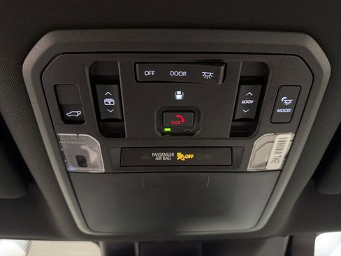 Used 2025 Toyota Sequoia Capstone AWD/4WD image 27