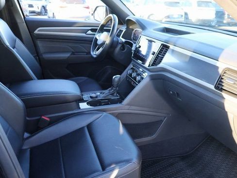 Used 2022 Volkswagen Atlas Cross Sport SEL R-Line AWD/4WD image 7