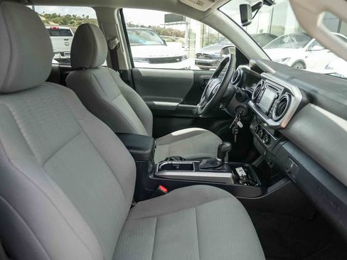 Used 2017 Toyota Tacoma SR5 w/ Tow Package RWD image 16
