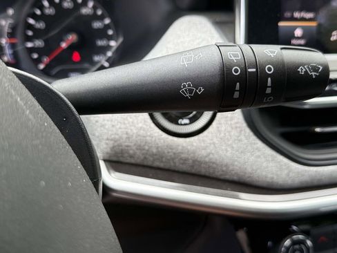 Used 2023 Jeep Compass Latitude image 28