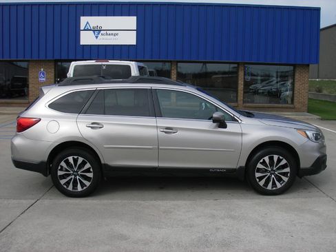 Used 2017 Subaru Outback 2.5i Limited image 4