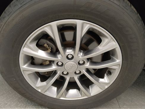 Used 2020 Jeep Cherokee Latitude Plus w/ Cold Weather Group image 31