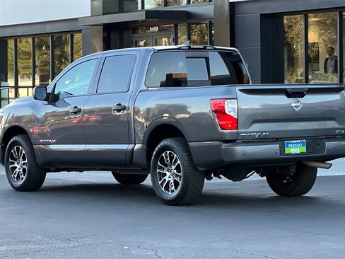 Used 2022 Nissan Titan SV image 8