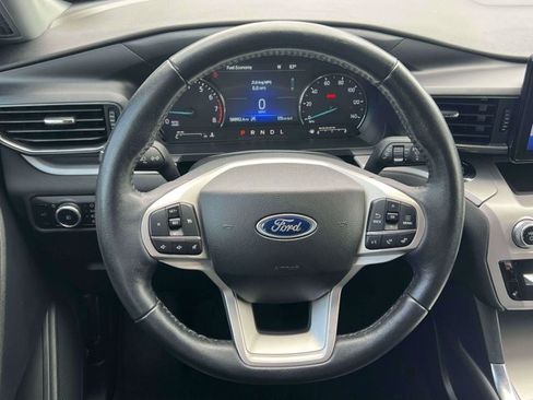 Used 2023 Ford Explorer XLT w/ Equipment Group 202A AWD/4WD image 18