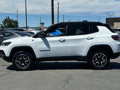 Used 2025 Jeep Compass Trailhawk AWD/4WD image 7