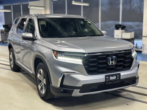 Used 2024 Honda Pilot EX-L image 3