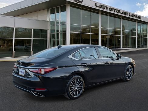Certified 2022 Lexus ES 350 w/ Premium Package image 3