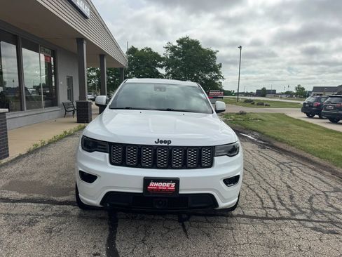 Used 2021 Jeep Grand Cherokee Laredo X AWD/4WD image 8