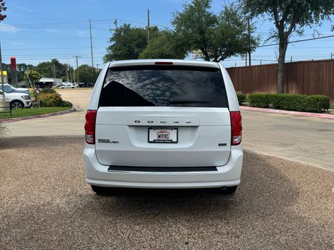 Used 2014 Dodge Grand Caravan SE w/ Quick Order Package 29E SE FWD image 9
