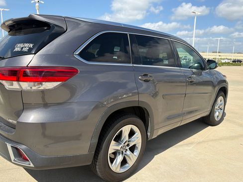 Certified 2018 Toyota Highlander Limited FWD image 3
