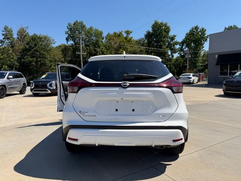 Used 2024 Nissan Kicks SV FWD image 5