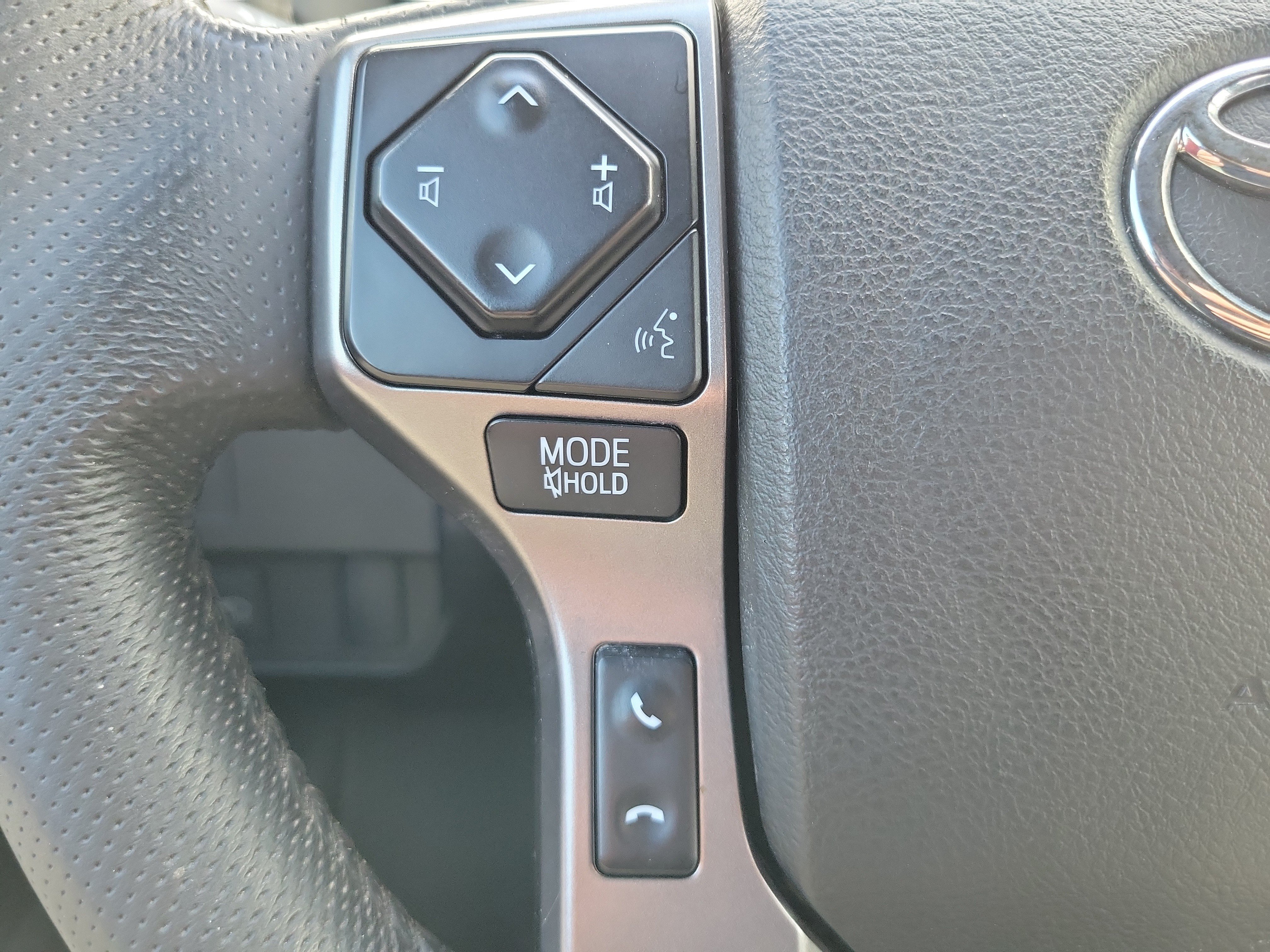 Used 2022 Toyota Tacoma SR5 w/ Technology Package AWD/4WD image 28