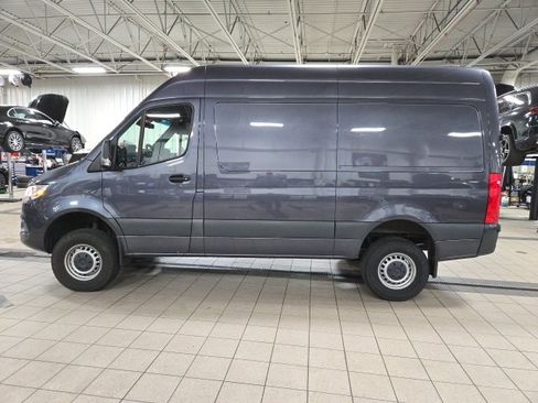 Used 2022 Mercedes-Benz Sprinter 2500 image 2