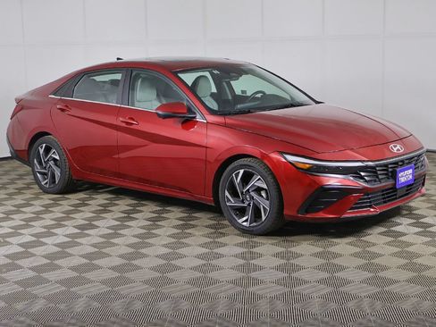 Used 2024 Hyundai Elantra Limited FWD image 2