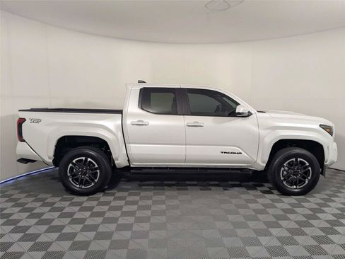 Certified 2025 Toyota Tacoma TRD Sport AWD/4WD image 5