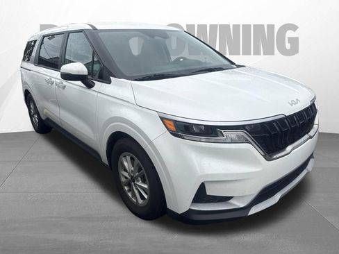 Used 2023 Kia Carnival LX FWD image 3