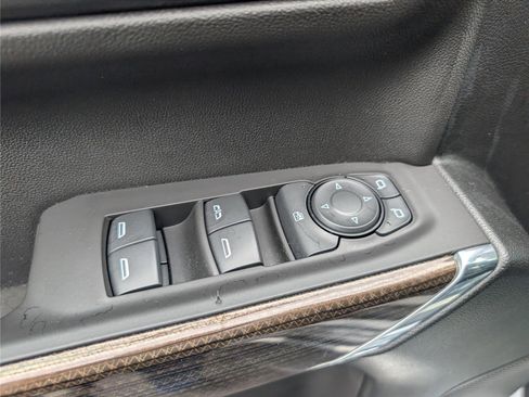 Used 2021 Chevrolet Silverado 1500 LT w/ Convenience Package II AWD/4WD image 19