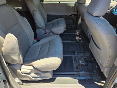 Used 2017 Toyota Sienna XLE Premium AWD/4WD image 21