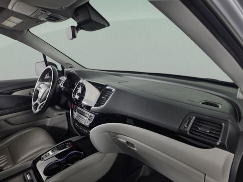Used 2020 Honda Pilot Touring image 22