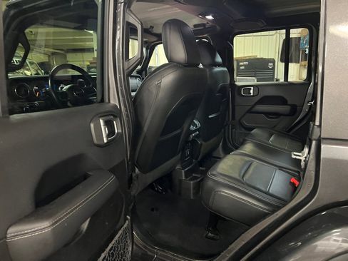 Used 2018 Jeep Wrangler Unlimited Sahara w/ Dual Top Group image 33