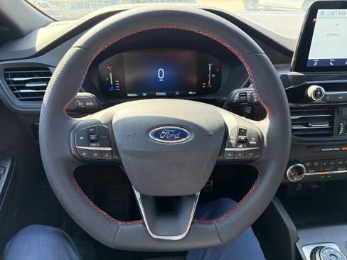 Used 2023 Ford Escape ST-Line FWD image 12