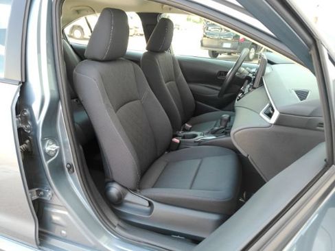 Used 2025 Toyota Corolla LE FWD image 21