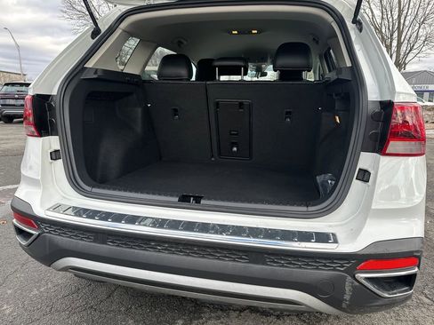 Used 2023 Volkswagen Taos SE image 15