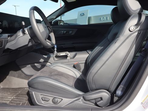 Used 2025 Ford Mustang Dark Horse image 9