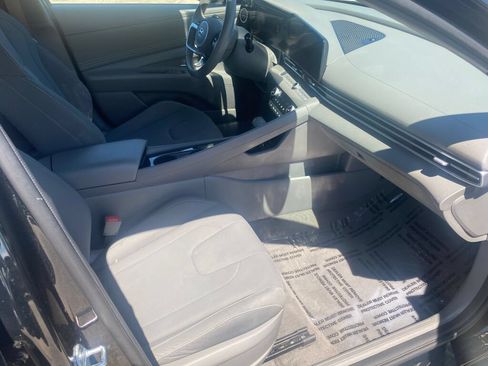 Used 2023 Hyundai Elantra SEL w/ Convenience Package FWD image 6