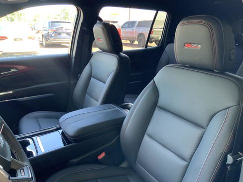 New 2026 Chevrolet Traverse Z71 w/ Driver Confidence Package image 10