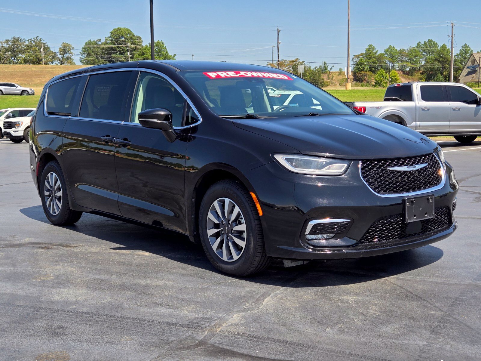 Used 2024 Chrysler Pacifica Limited FWD image 7