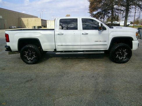 Used 2018 GMC Sierra 3500 Denali w/ Duramax Plus Package image 6