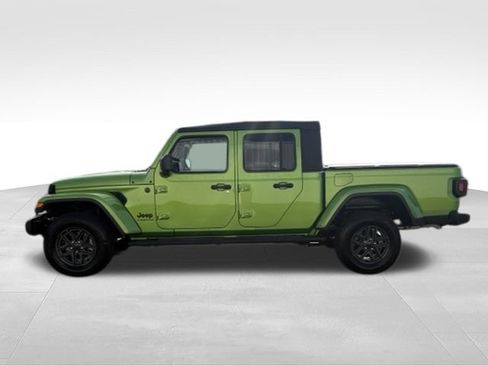 Used 2025 Jeep Gladiator Sport AWD/4WD image 13