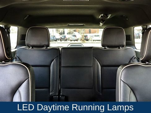 Used 2022 Chevrolet Suburban Premier image 19