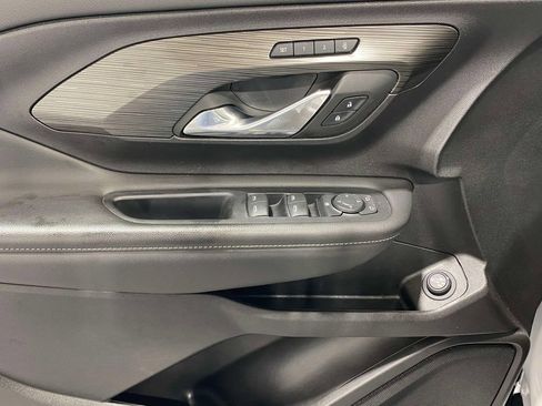 Used 2024 GMC Terrain SLT FWD image 18