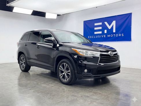 Used 2016 Toyota Highlander XLE image 1