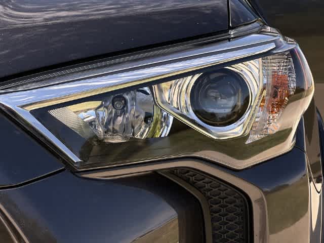 Used 2022 Toyota 4Runner SR5 AWD/4WD image 24