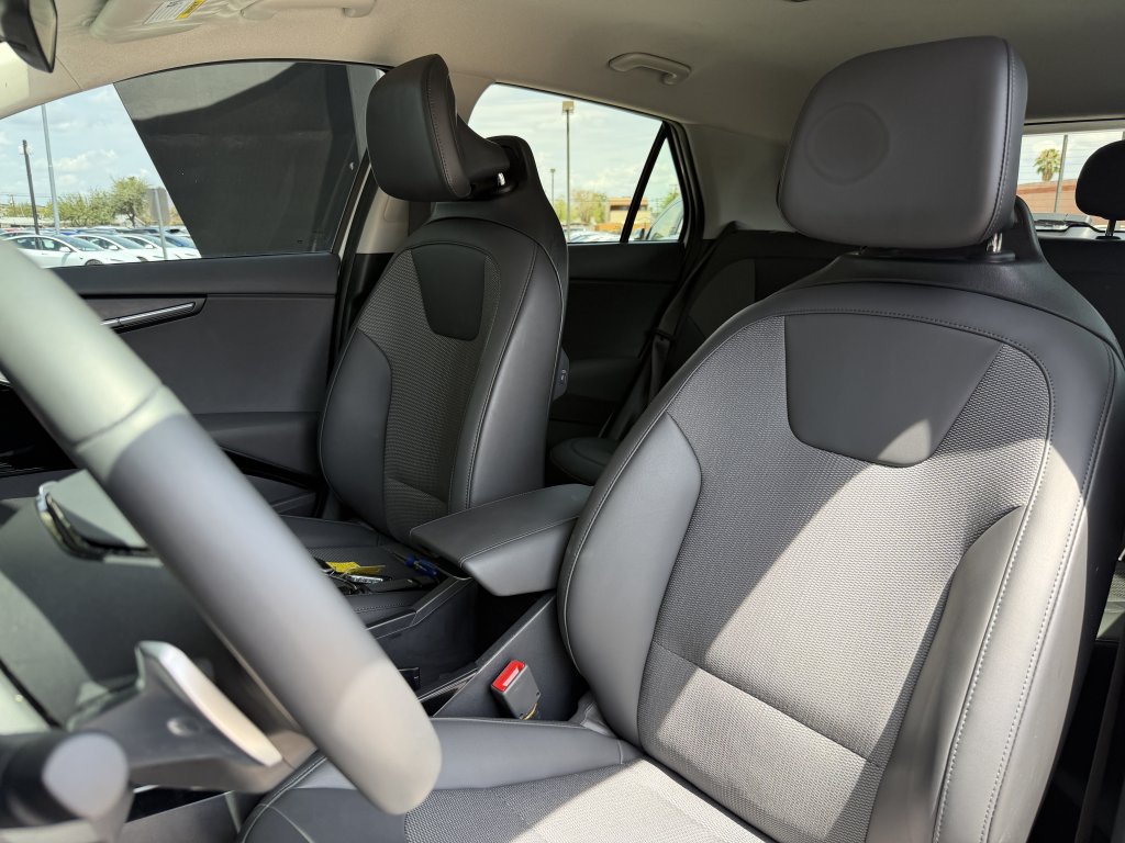 Used 2025 Kia Niro Wind FWD image 32
