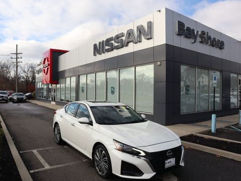 Certified 2025 Nissan Altima 2.5 SL FWD image 2