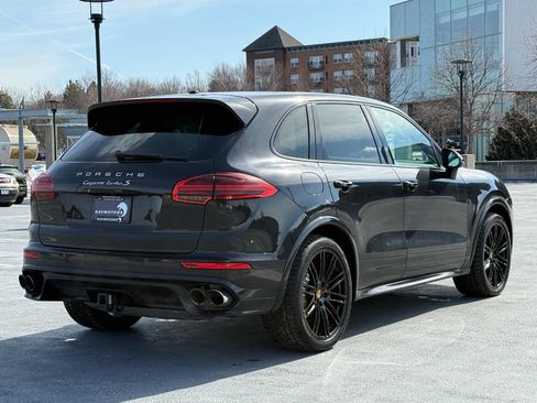 Used 2016 Porsche Cayenne Turbo S image 13