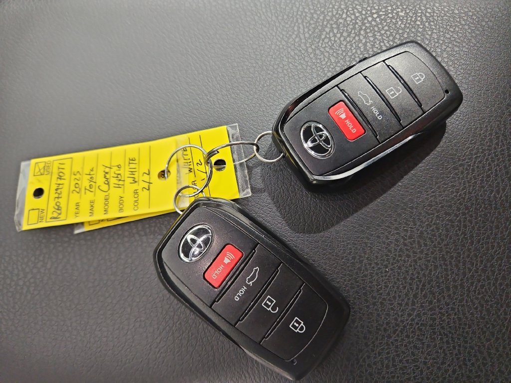 Used 2025 Toyota Camry SE FWD image 27