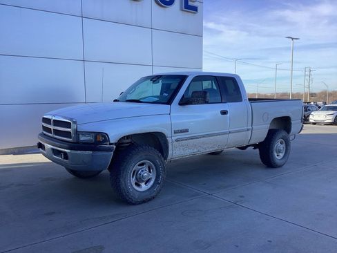 Used 2001 Dodge Ram 2500 Truck SLT image 1