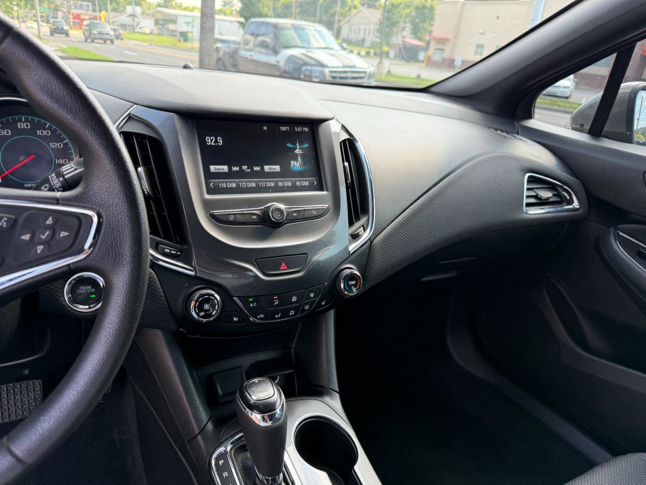 Used 2018 Chevrolet Cruze LT w/ Convenience Package FWD image 21