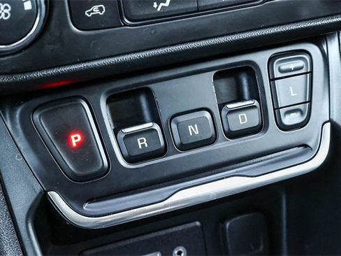 Used 2018 GMC Terrain SLE image 24