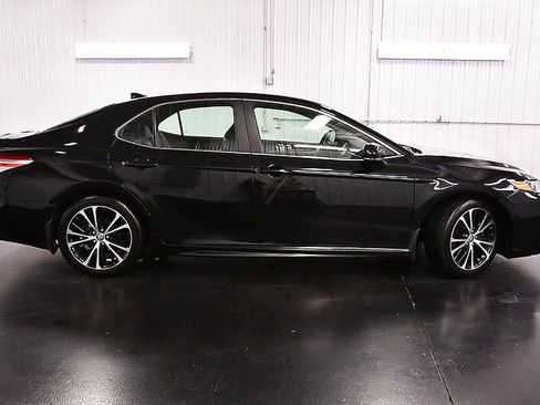 Used 2020 Toyota Camry SE image 8