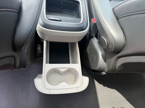 Used 2018 Chrysler Pacifica Limited FWD image 39