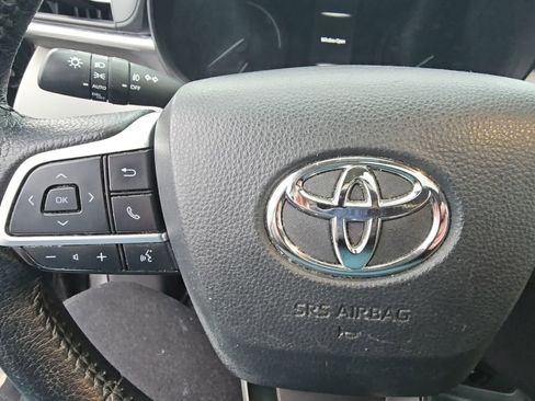 Used 2021 Toyota Sienna XLE image 11