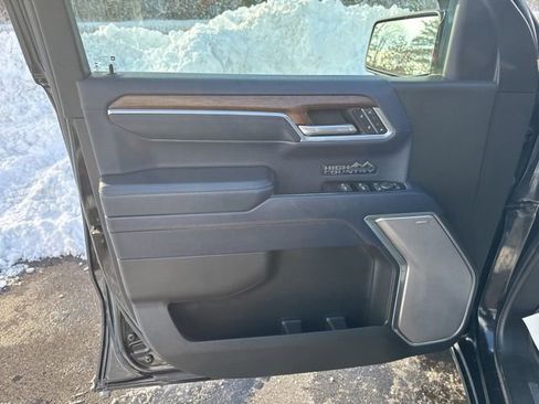 Used 2022 Chevrolet Silverado 1500 High Country w/ High Country Premium Package AWD/4WD image 17