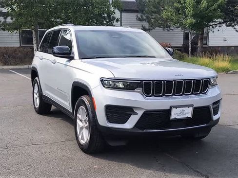 New 2025 Jeep Grand Cherokee Laredo X w/ Luxury Tech Group I image 3
