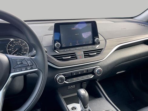 Used 2025 Nissan Altima 2.5 SV FWD image 7